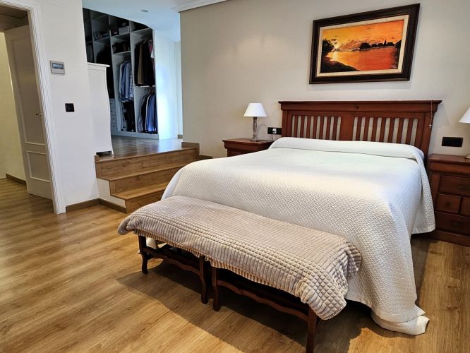 ESPECTACULAR CHALET EN SANSUEÑA
