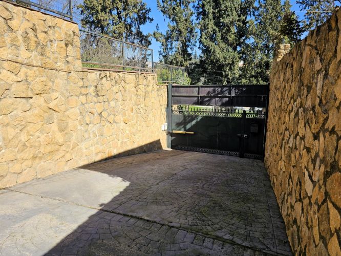ESPECTACULAR CHALET EN SANSUEÑA