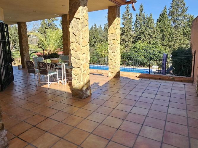ESPECTACULAR CHALET EN SANSUEÑA