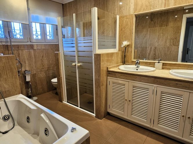 ESPECTACULAR CHALET EN SANSUEÑA