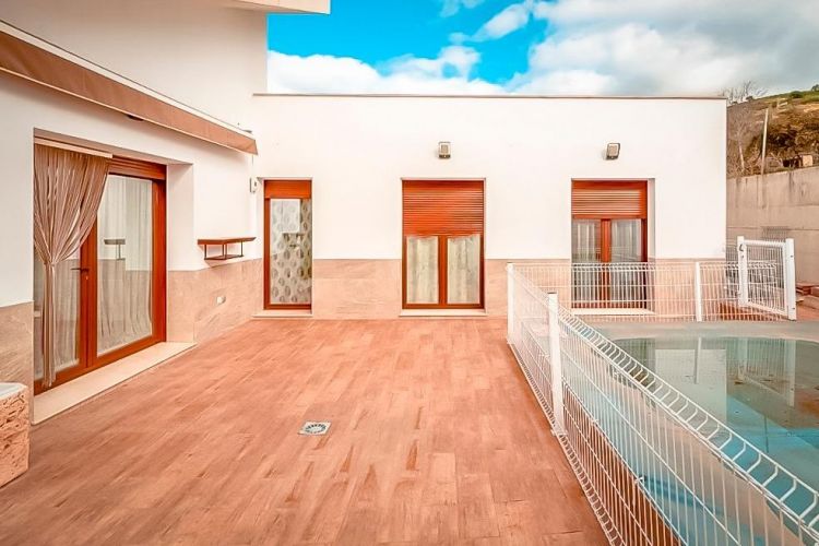 ESPECTACULAR CASA CON PISCINA Y GARAJE EN LAS URBANIZACIONES DE ALCOLEA