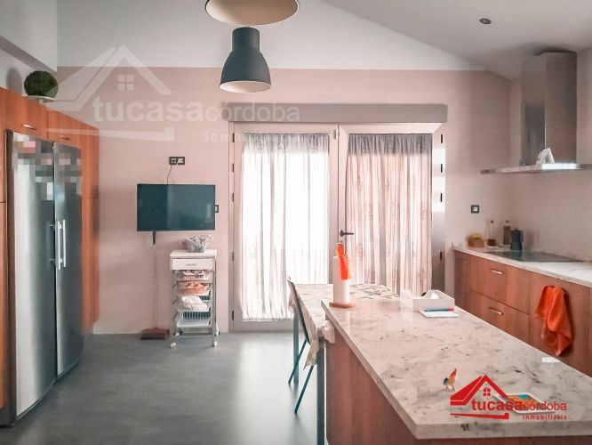 ESPECTACULAR CASA CON PISCINA Y GARAJE EN LAS URBANIZACIONES DE ALCOLEA