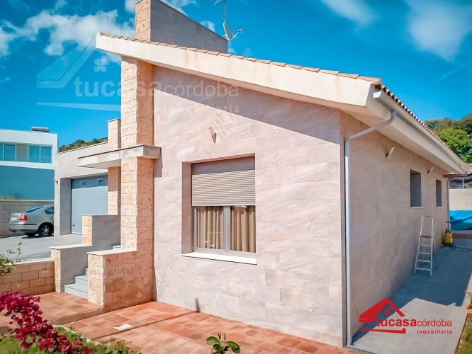 ESPECTACULAR CASA CON PISCINA Y GARAJE EN LAS URBANIZACIONES DE ALCOLEA