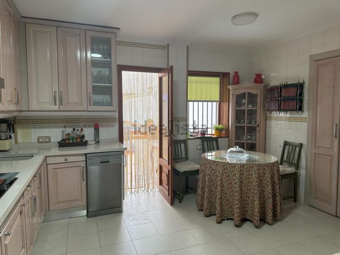 MAGNÍFICA CASA CON PISCINA EN PLENO CENTRO DE VILLA DEL RÍO