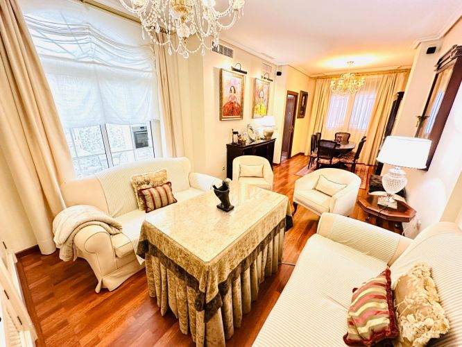 PRECIOSA CASA UNIFAMILIAR ADOSADA EN OLLERÍAS
