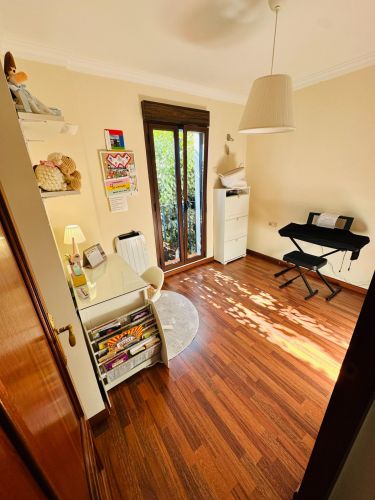 PRECIOSA CASA UNIFAMILIAR ADOSADA EN OLLERÍAS