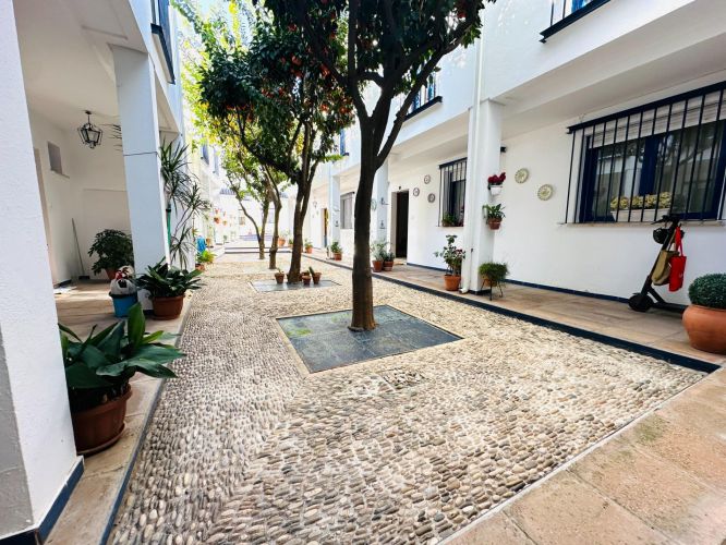 PRECIOSA CASA UNIFAMILIAR ADOSADA EN OLLERÍAS