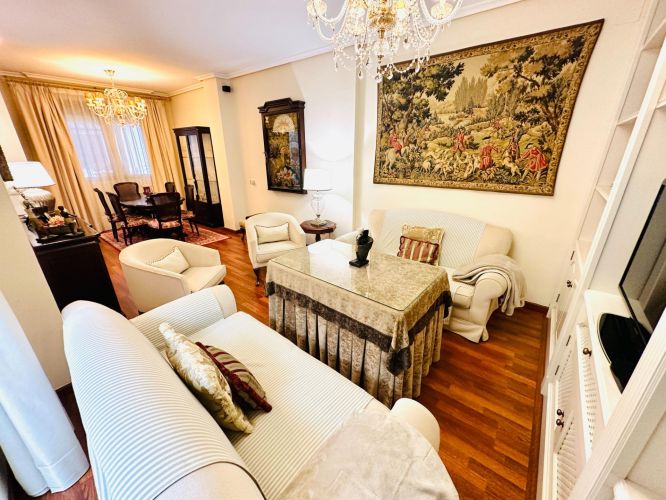PRECIOSA CASA UNIFAMILIAR ADOSADA EN OLLERÍAS
