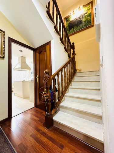 PRECIOSA CASA UNIFAMILIAR ADOSADA EN OLLERÍAS