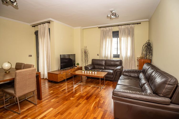 VIVIENDA PERFECTA PARA VIVIR EN EDIFICIO CENTER