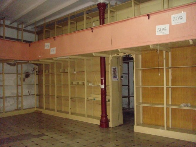 LOCAL VINTAGE, GRAN ALTURA DE TECHOS, COLUMNAS DE FUNDICIÓN 