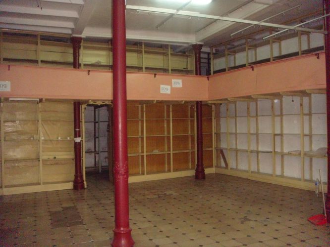 LOCAL VINTAGE, GRAN ALTURA DE TECHOS, COLUMNAS DE FUNDICIÓN 
