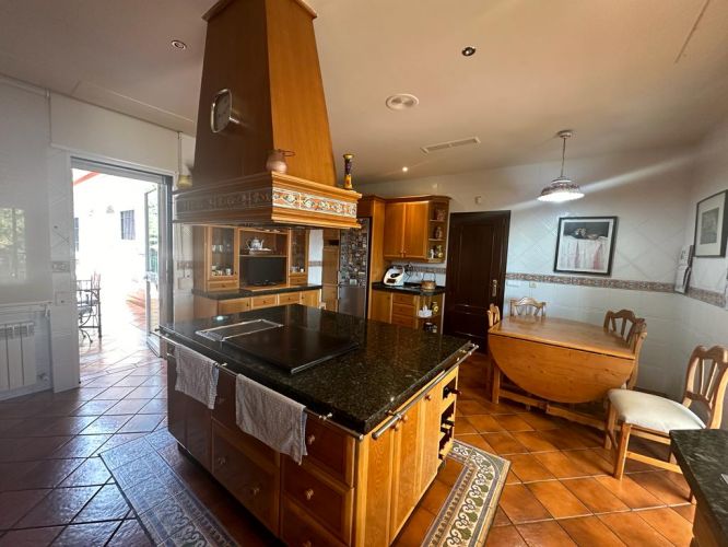 CHALET DE UNA SOLA PLANTA AL LADO DEL COLEGIO BRITÁNICO 