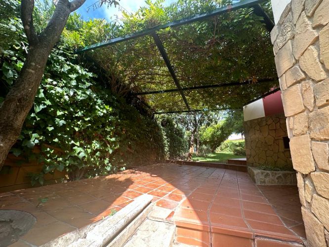 CHALET DE UNA SOLA PLANTA AL LADO DEL COLEGIO BRITÁNICO 