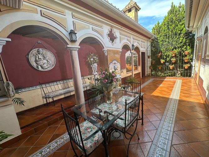 CHALET DE UNA SOLA PLANTA AL LADO DEL COLEGIO BRITÁNICO 