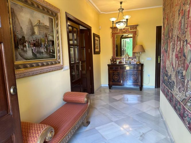 CHALET DE UNA SOLA PLANTA AL LADO DEL COLEGIO BRITÁNICO 