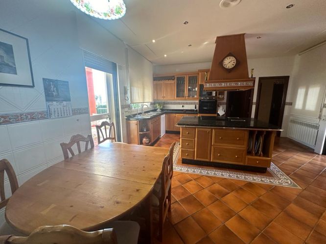 CHALET DE UNA SOLA PLANTA AL LADO DEL COLEGIO BRITÁNICO 
