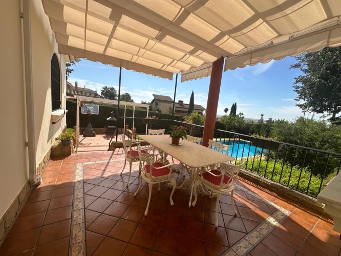 CHALET DE UNA SOLA PLANTA AL LADO DEL COLEGIO BRITÁNICO 