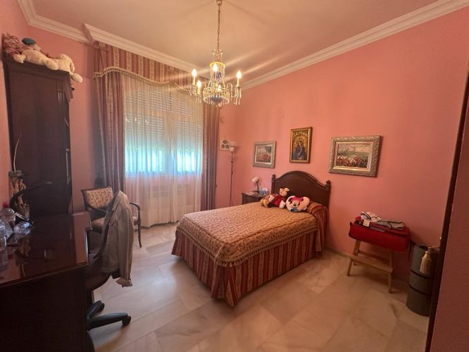 CHALET DE UNA SOLA PLANTA AL LADO DEL COLEGIO BRITÁNICO 