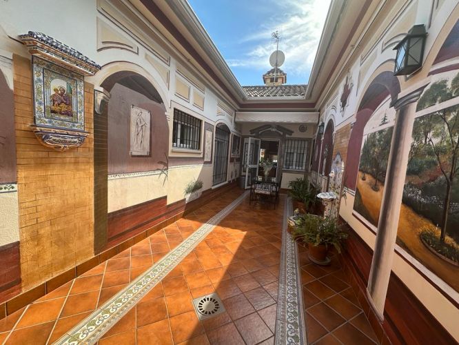 CHALET DE UNA SOLA PLANTA AL LADO DEL COLEGIO BRITÁNICO 