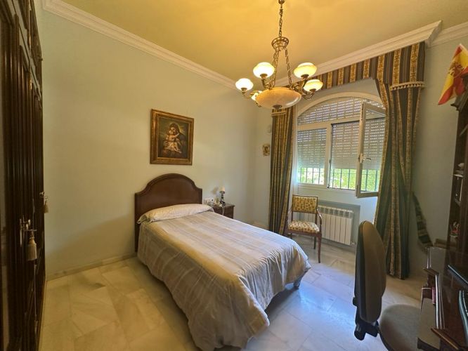 CHALET DE UNA SOLA PLANTA AL LADO DEL COLEGIO BRITÁNICO 