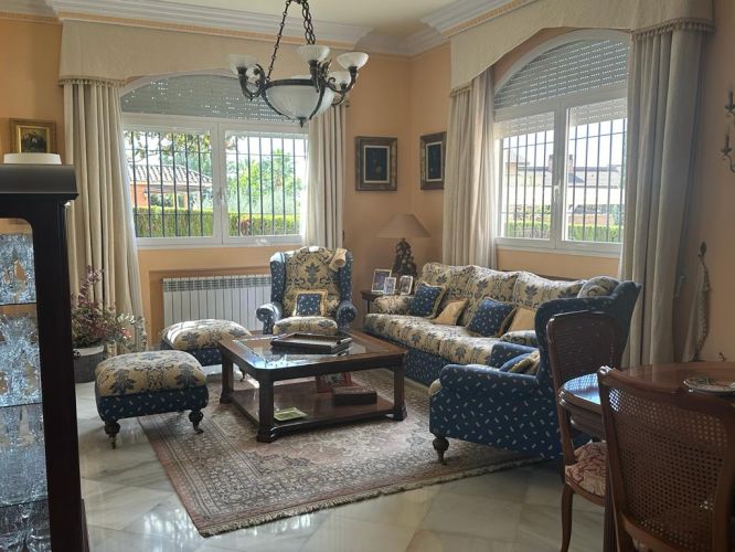 CHALET DE UNA SOLA PLANTA AL LADO DEL COLEGIO BRITÁNICO 