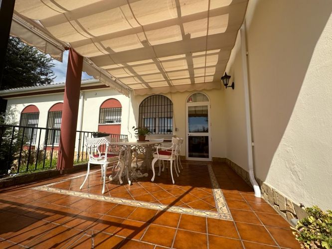 CHALET DE UNA SOLA PLANTA AL LADO DEL COLEGIO BRITÁNICO 