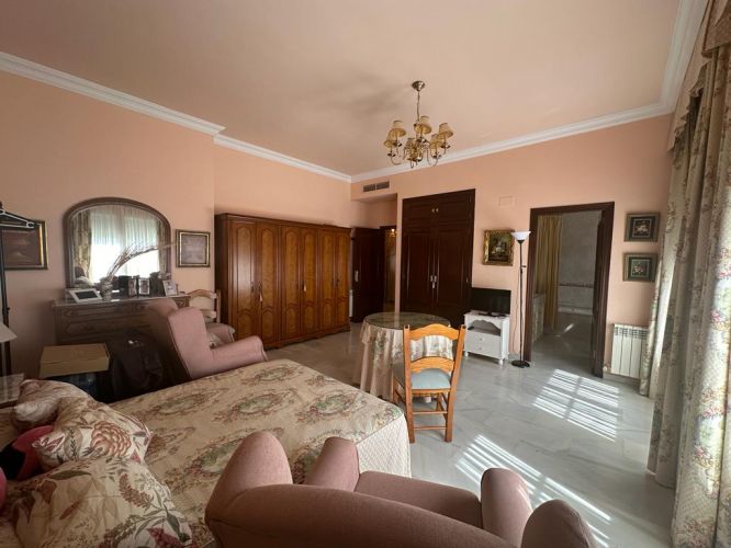 CHALET DE UNA SOLA PLANTA AL LADO DEL COLEGIO BRITÁNICO 