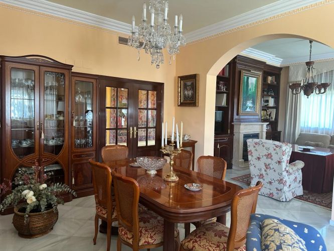 CHALET DE UNA SOLA PLANTA AL LADO DEL COLEGIO BRITÁNICO 
