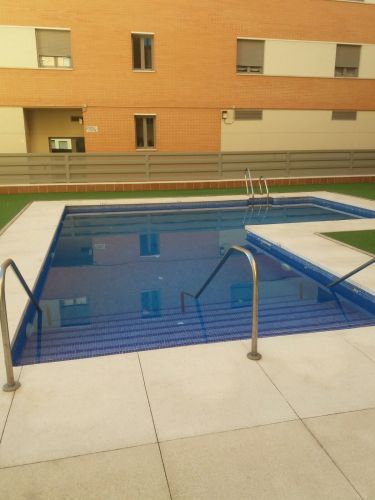 EXCELENTE VIVIENDA, PRIMERAS CALIDADES, PISCINA, TRASTERO Y COCHERA DE RECIENTE CONSTRUCCIÓN,