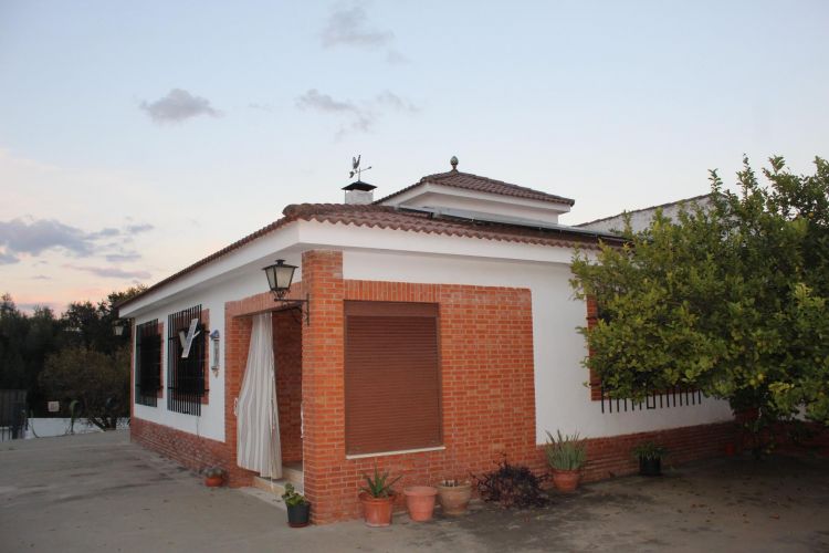 CHALET EN CORDOBA  ZONA LA COLINA 
