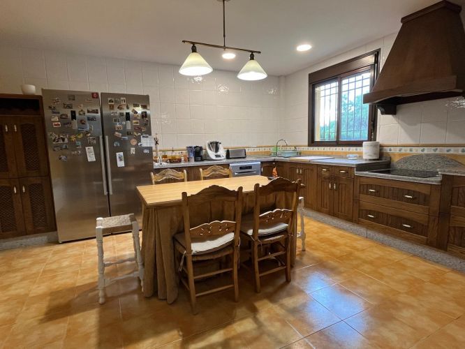 CHALET EN SANSUEÑA 