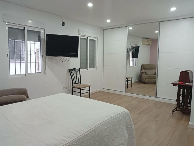 PISO EN ZONA SAN LORENZO CON PATIO