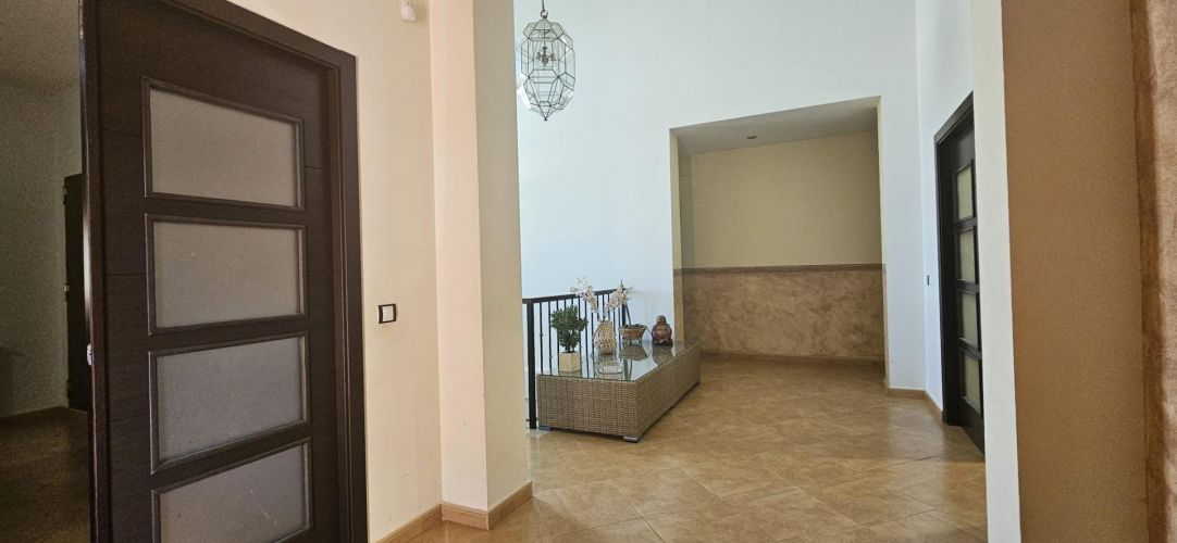 IMPRESIONANTE CHALET EN URBANIZACIÓN  ENCINARES  DE ALCOLEA CON PISCINA Y AMPLIAS ESTANCIAS