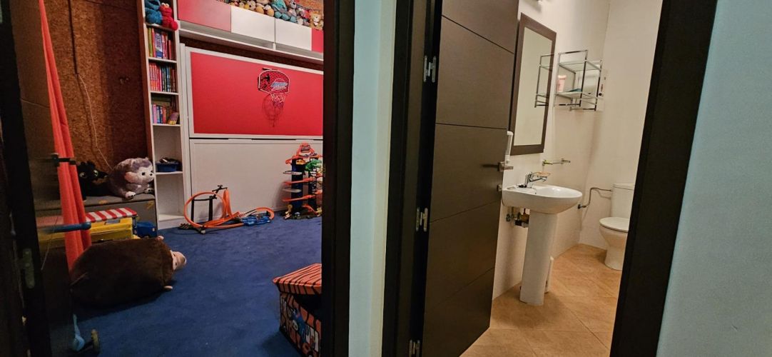 IMPRESIONANTE CHALET EN URBANIZACIÓN  ENCINARES  DE ALCOLEA CON PISCINA Y AMPLIAS ESTANCIAS