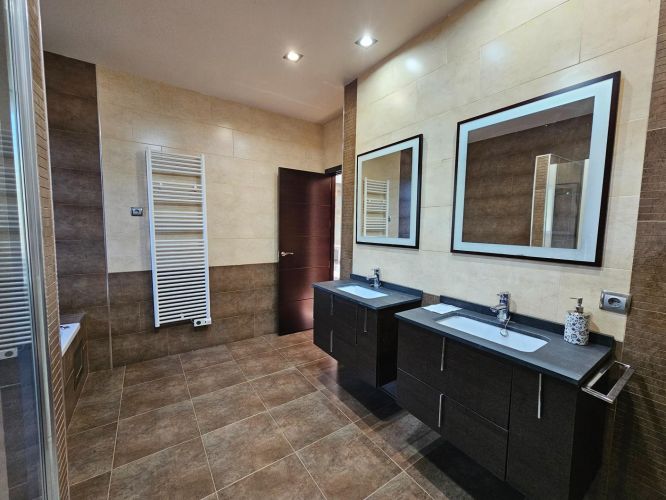 CHALET DE LUJO :MODERNIDAD Y NATURALEZA SE UNEN