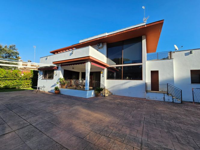 CHALET DE LUJO :MODERNIDAD Y NATURALEZA SE UNEN