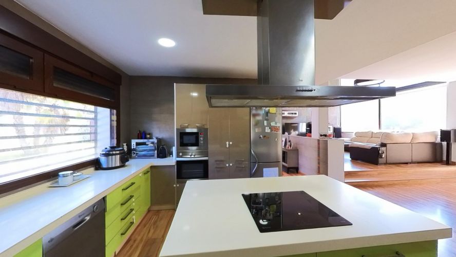 CHALET DE LUJO :MODERNIDAD Y NATURALEZA SE UNEN