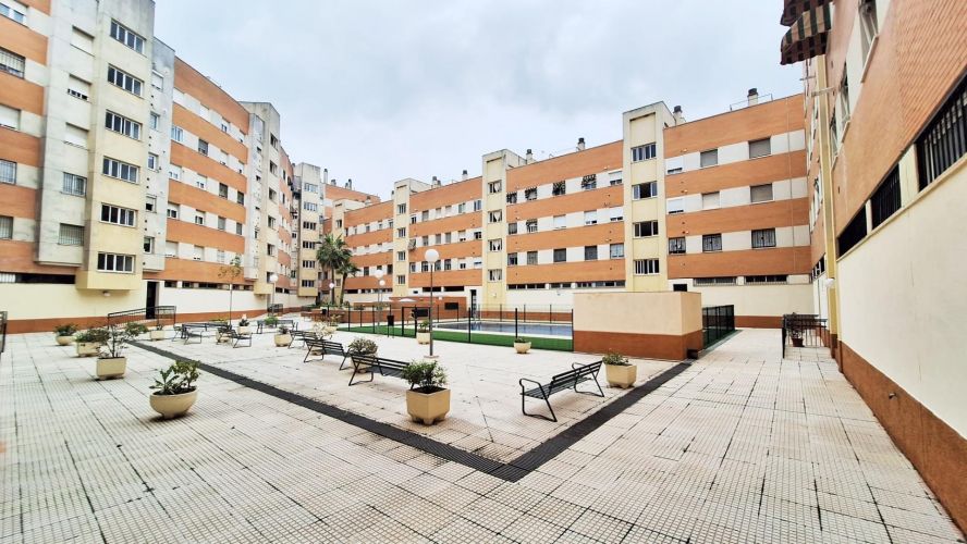 PISO CON PISCINA COMUNITARIA, COCHERA Y TRASTERO EN EL ARCÁNGEL