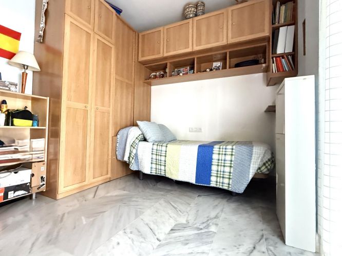 Oportunidad en Encinarejo. Casa de 2 plantas con terraza, 2 trasteros y cochera 