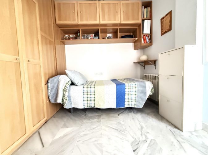 Oportunidad en Encinarejo. Casa de 2 plantas con terraza, 2 trasteros y cochera 