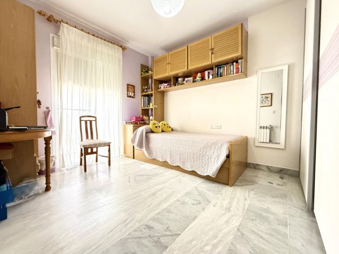 Oportunidad en Encinarejo. Casa de 2 plantas con terraza, 2 trasteros y cochera 