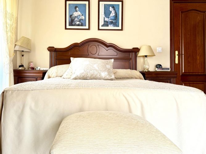 Oportunidad en Encinarejo. Casa de 2 plantas con terraza, 2 trasteros y cochera 