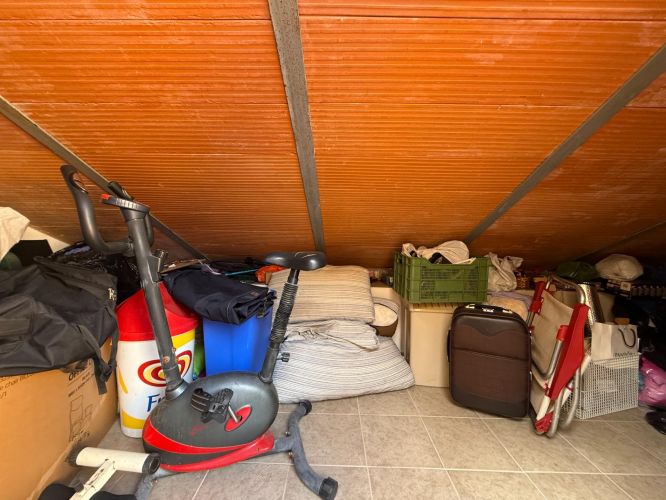 Oportunidad en Encinarejo. Casa de 2 plantas con terraza, 2 trasteros y cochera 