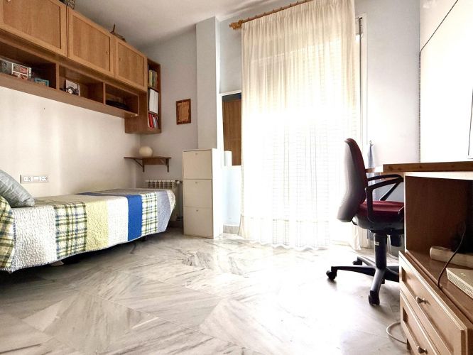 Oportunidad en Encinarejo. Casa de 2 plantas con terraza, 2 trasteros y cochera 