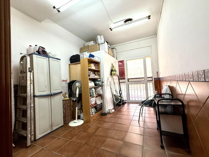 Oportunidad en Encinarejo. Casa de 2 plantas con terraza, 2 trasteros y cochera 
