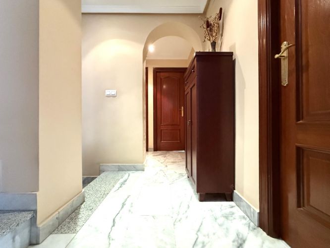 Oportunidad en Encinarejo. Casa de 2 plantas con terraza, 2 trasteros y cochera 