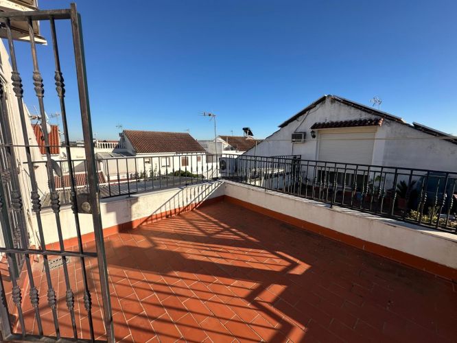 CASA CON PISCINA EN ENCINAREJO