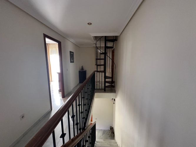 CASA CON PISCINA EN ENCINAREJO