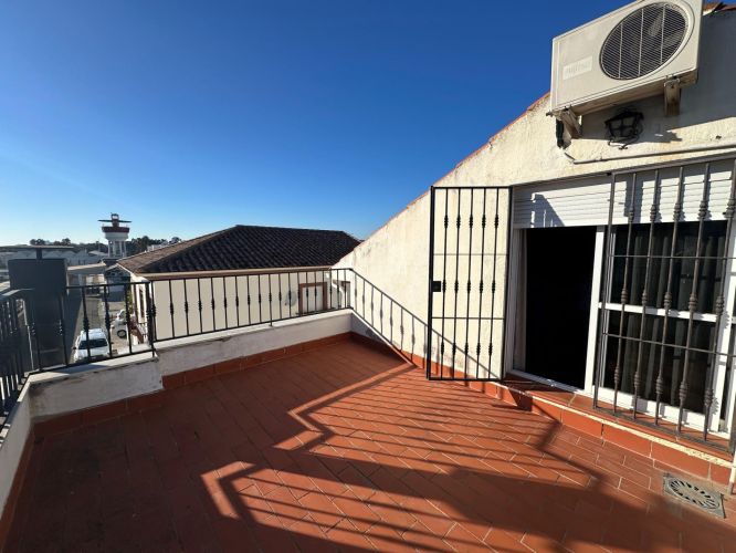 CASA CON PISCINA EN ENCINAREJO